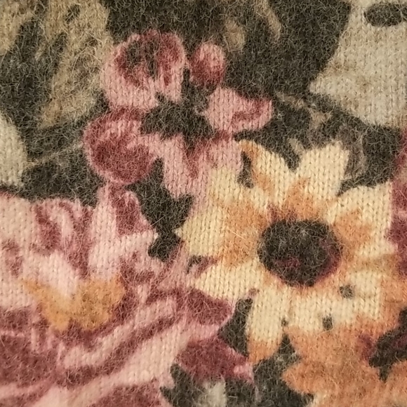 H&M Softest AngoraBlend Floral 3/4 Sleeve Sweater - Picture 8 of 14